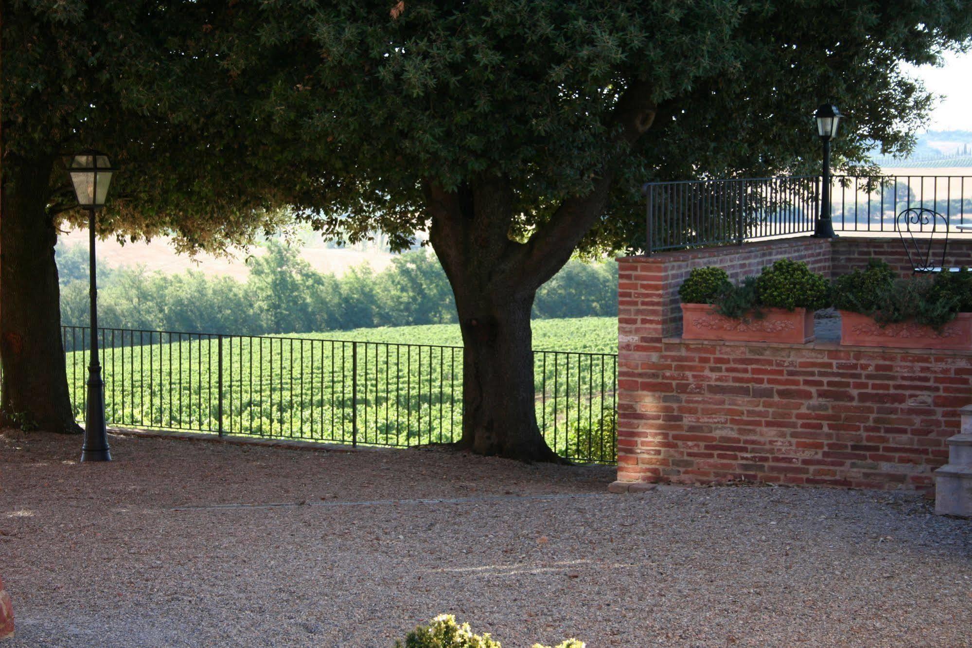 Agriturismo Terra Rossa Valiano ภายนอก รูปภาพ